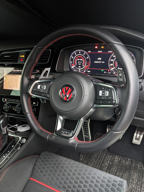 ゴルフGTIのGTI・GOLF・ステッカー・インテリア・ステアリングに関するカスタム事例の投稿画像1枚目