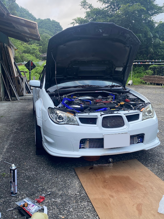 インプレッサ WRX STIのオイル交換&エレメント交換・エンブレム取付に関するカスタム事例の投稿画像1枚目