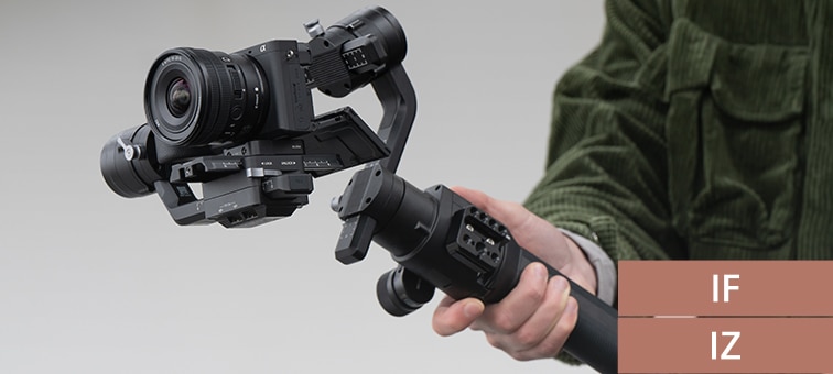 Image of the E PZ 10-20mm F4 G attached to a camera on a gimbal, where the setup is well balanced because the length of the lens does not change