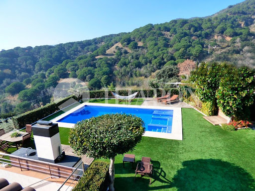 House with pool and terrace 4