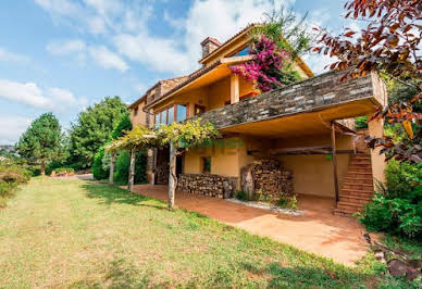 Chalet avec terrasse 1