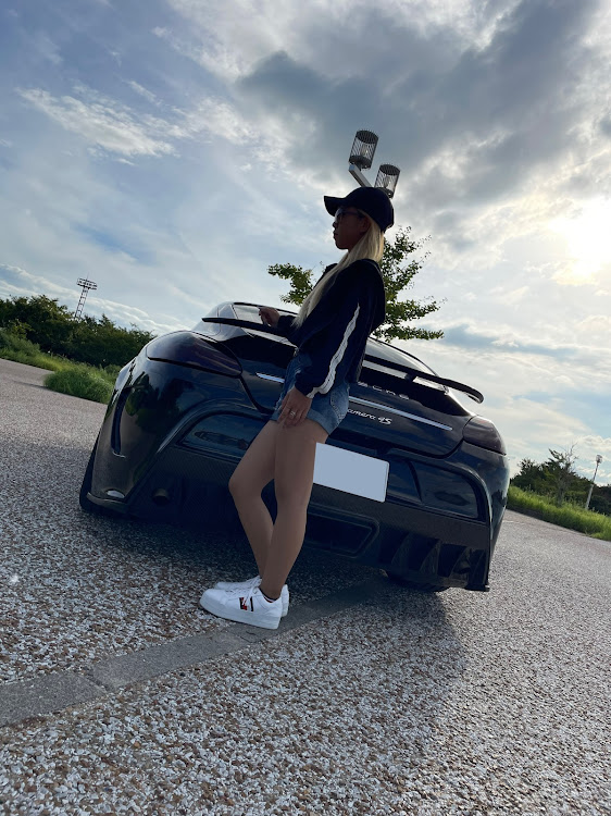 パナメーラのマフラー出口を見てみたい・岡山・車高調整・車検・愛車と彼女に関するカスタム事例の投稿画像1枚目