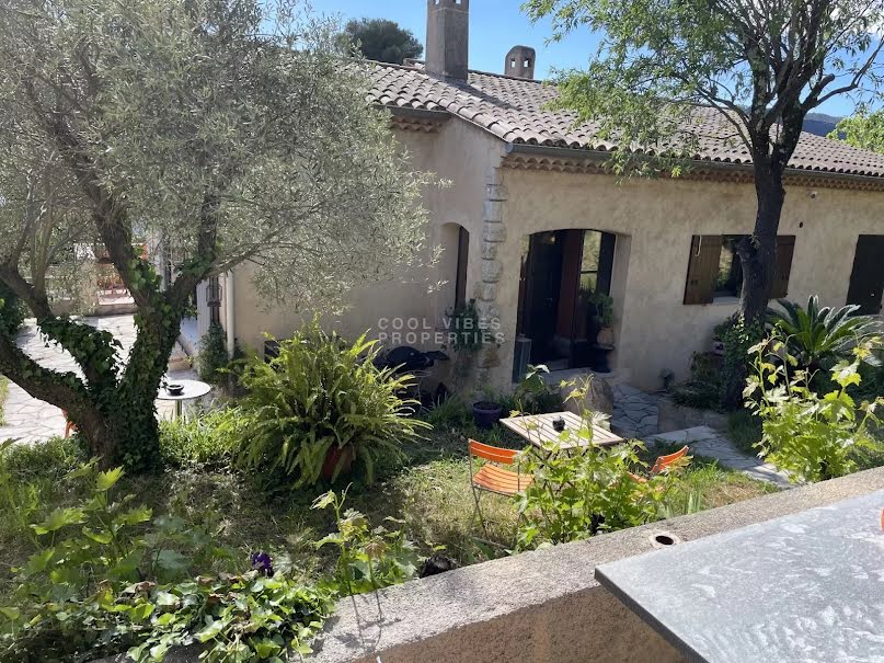 Vente villa 6 pièces 217 m² à Cannes la bocca (06150), 840 000 €