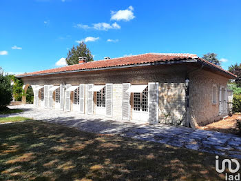 maison à Saint-Même-les-Carrières (16)