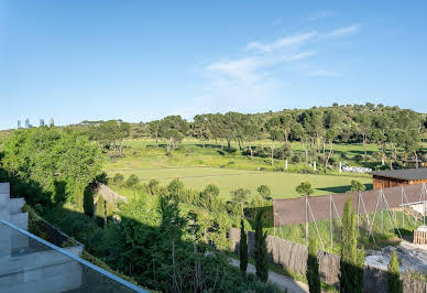 Maison avec piscine et terrasse 1