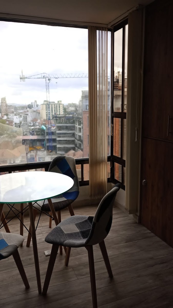 Miniatura {{@index}}