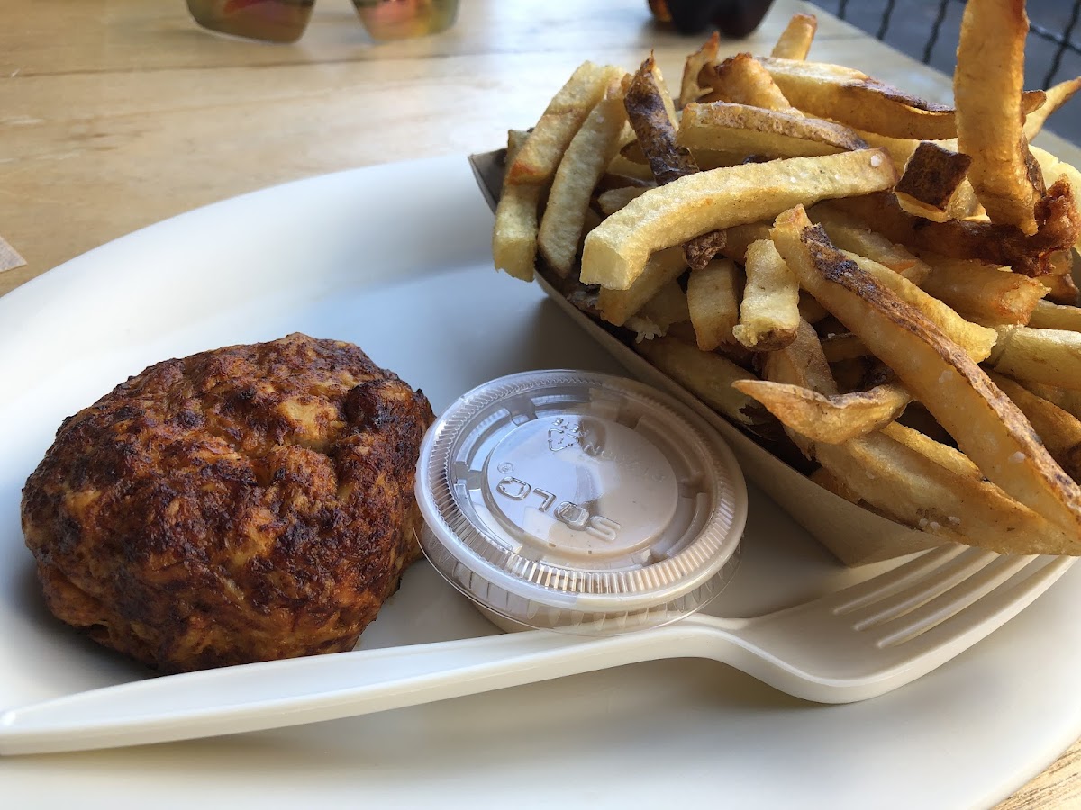 Crab cake and fries