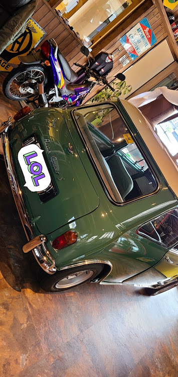 Fタイプ クーペのJAGUAR・ドライブ・F-TYPE Rに関するカスタム事例の投稿画像3枚目