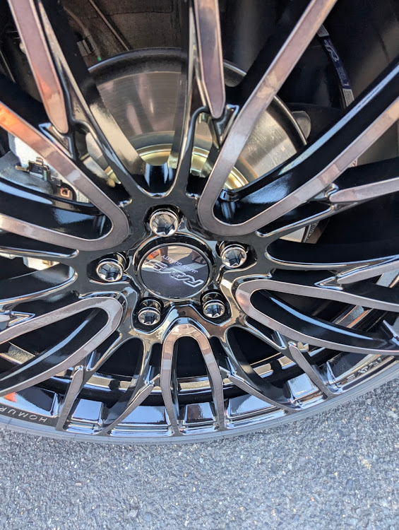 ヴェルファイアの協栄産業キックスモノリス・TOYO PROXES FD1・カーポートマルゼン・ローターカバー・RAYS HOMURA 2×10BD BLACK CLEAR Editionに関するカスタム事例の投稿画像6枚目