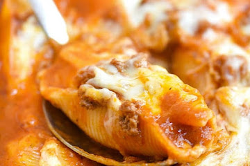 Cheese Stuffed Pasta Shells with Meat Sauce