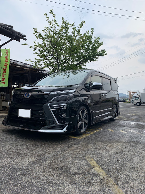 ヴォクシーの鳥取・80ヴォクシー・エクリプスクロス・洗車・エアロ特集に関するカスタム事例の投稿画像1枚目