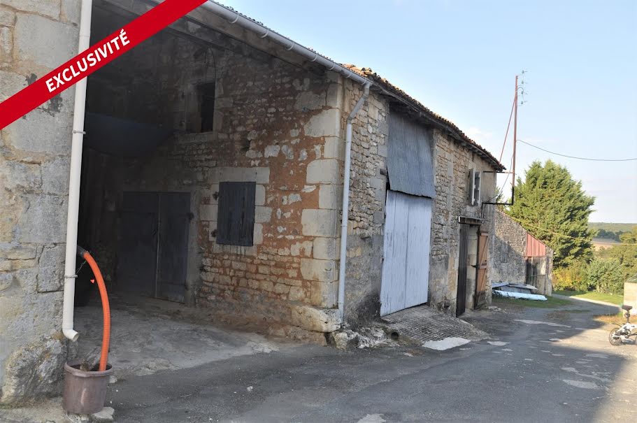 Vente maison 3 pièces 195 m² à Grandjean (17350), 49 900 €