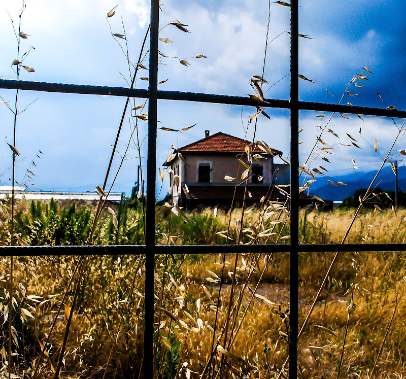 il silenzio oltre il cancello di Zerosedici