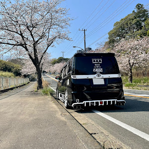 ヴォクシー ZRR80W