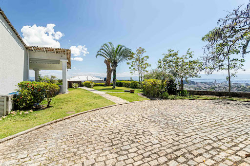 House with pool and garden 2