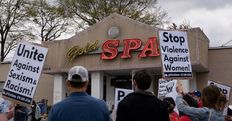 Marche en solidarité avec la communauté asiatique à Atlanta, après les meurtres de salon de massage mardi soir