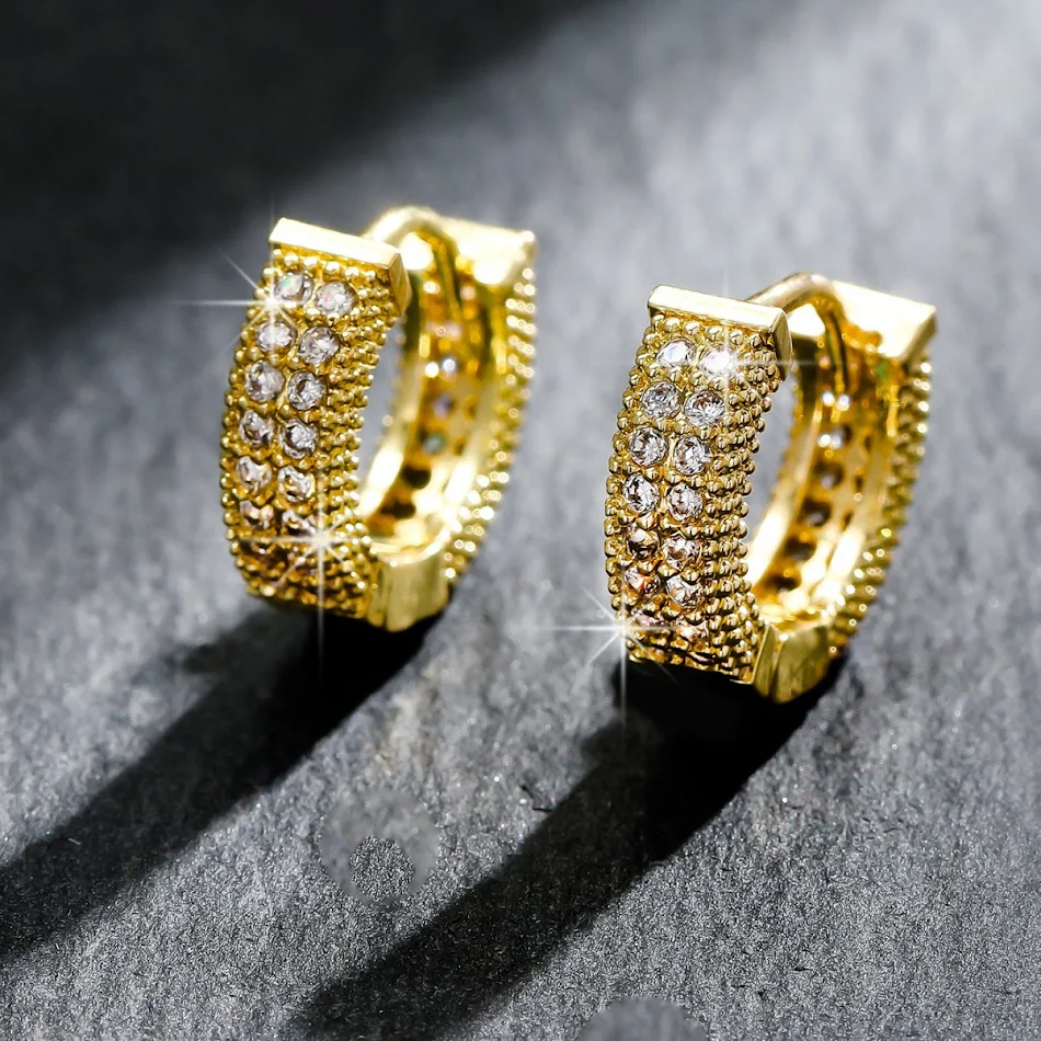 Zirkonia oorbellen in goud, zilver, roségoud en vol diamant. Eenvoudig design, perfect voor dagelijks gebruik en elke gelegenheid.