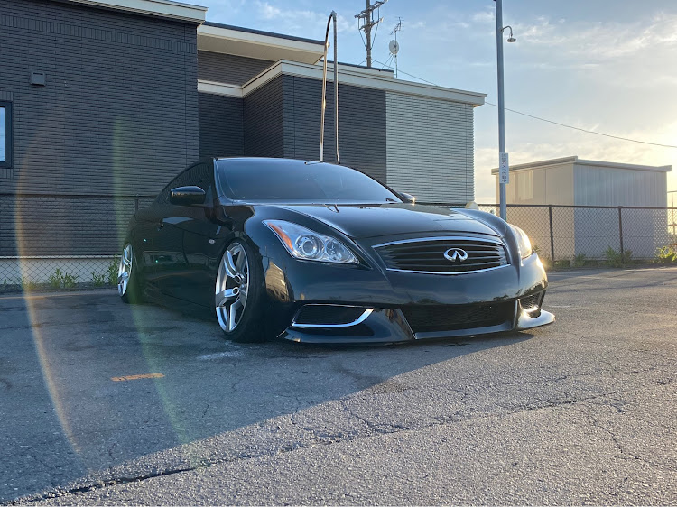 スカイラインクーペのg37・生脚・チャクリキダンパー・スムージング・フルスモに関するカスタム事例の投稿画像1枚目