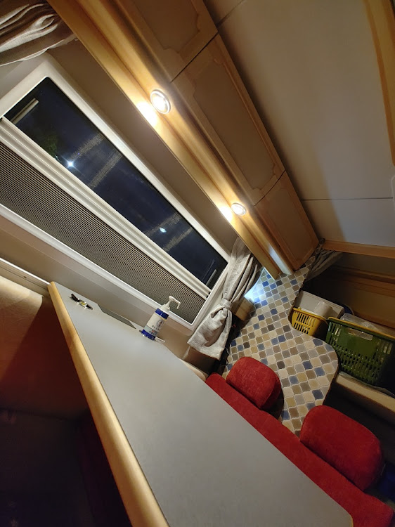 ボンゴトラックのアミティー・チロルベース🚐⛺・DIYに関するカスタム事例の投稿画像3枚目