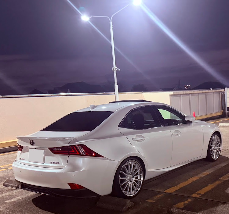 ISのレクサス IS・4月もよろしくお願い致します🌸・せんしゃした・LEXUSに関するカスタム事例の投稿画像1枚目