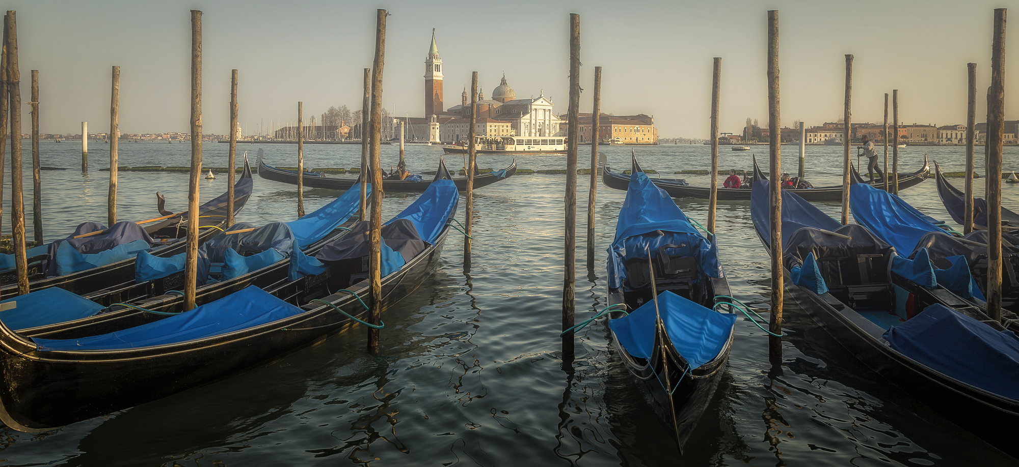 Linee convergenti e parallele di utente cancellato