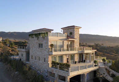 Maison avec piscine et jardin 16