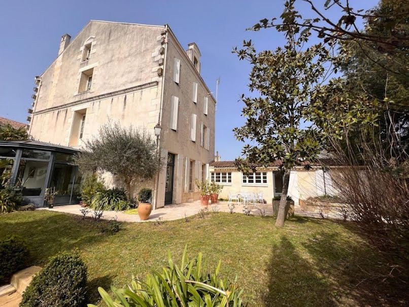 Vente maison 6 pièces 330 m² à Pons (17800), 577 500 €