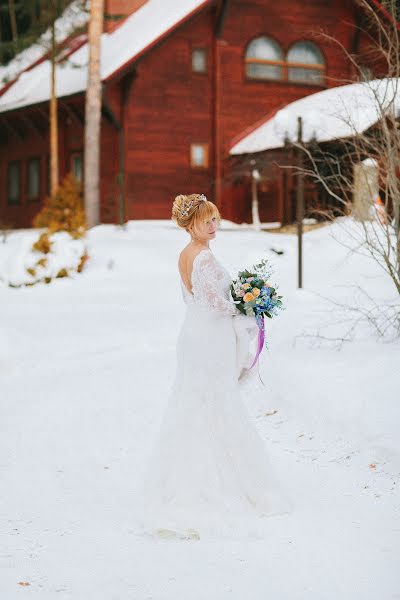 Fotógrafo de casamento Arina Markova (id7915216). Foto de 3 de fevereiro 2020