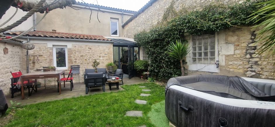 Vente maison 4 pièces 110 m² à Dompierre-sur-Mer (17139), 422 500 €