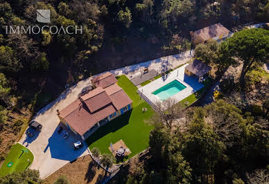 Villa with pool 9