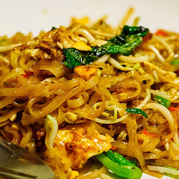 Thai Basil Stir Fried Rice Noodle