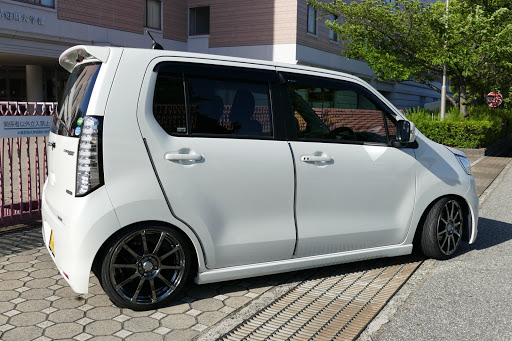 ワゴンRスティングレーのホイール交換に関するカスタム事例｜車の 