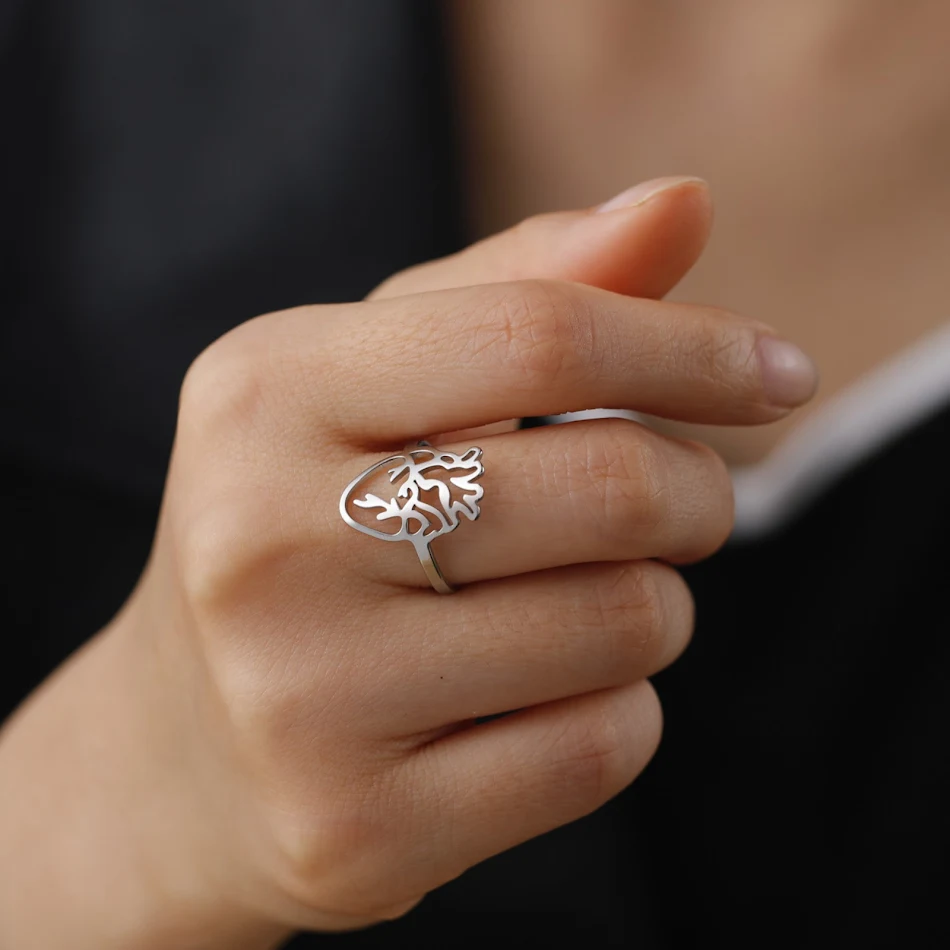 Gesneden titanium stalen ring in hersenvorm, uniek hol ontwerp, lichtgewicht en duurzaam, perfect voor het uiten van je individualiteit.