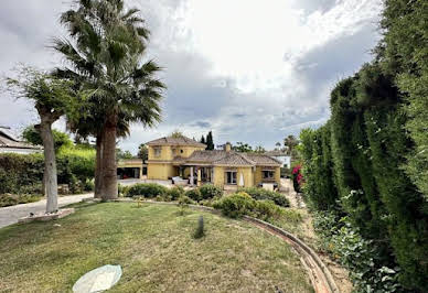 Villa avec piscine et terrasse 3