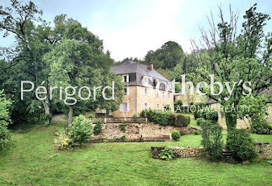 House with pool and garden 9