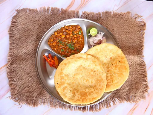 Paneer Wale Chole Bhature