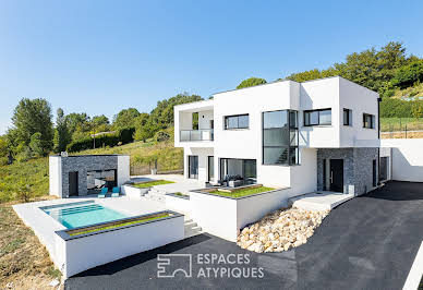 House with pool and terrace 9