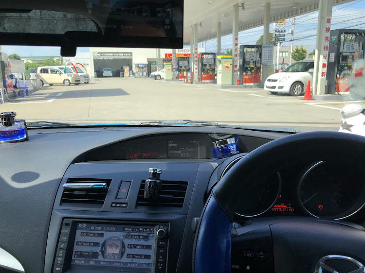 アクセラスポーツの洗車・今日も暑いです💦・洗車後パシャリに関するカスタム事例の投稿画像2枚目