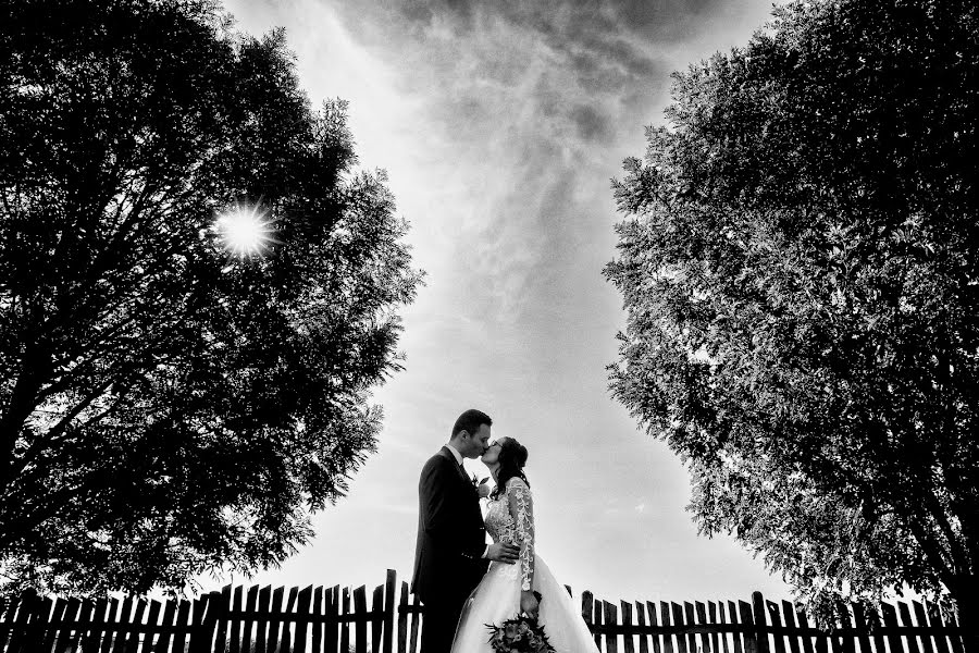 Wedding photographer József Márk Losonczi (losonczi). Photo of 22 March