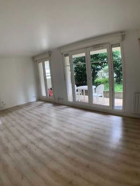 Location  appartement 1 pièce 32 m² à Noisy-le-Grand (93160), 692 €