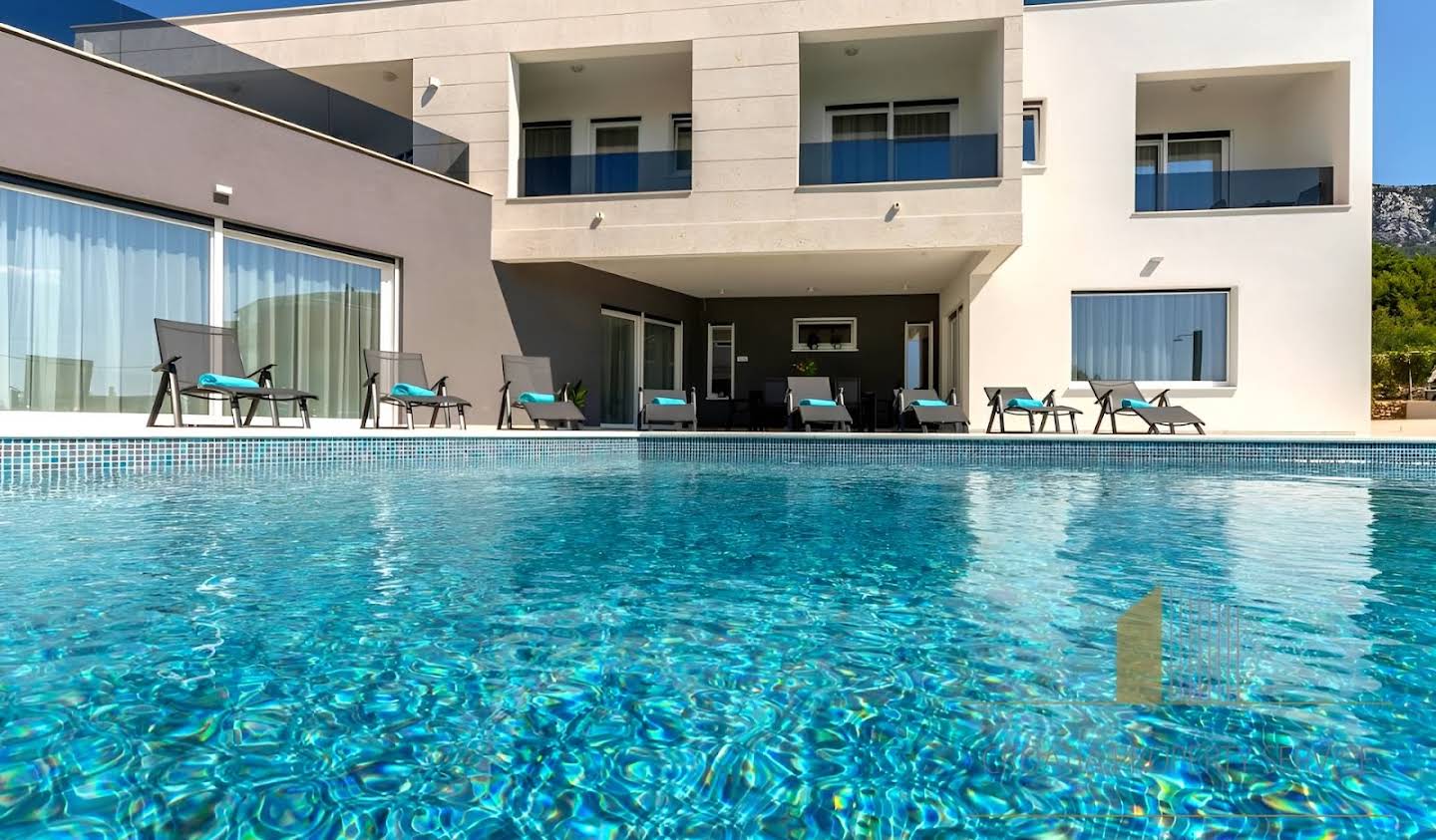 Maison avec piscine et terrasse Kaštel Sućurac