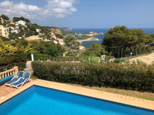 House with pool and garden 1