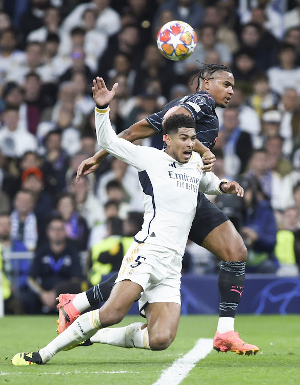 Real Madrid's Jude Bellingham vies for the ball with Manchester City's Manuel Akanji