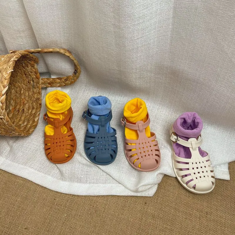 Sandales en gelée pour enfants Chaussures romaines creuses pour bébés Baotou, parfaites pour l'été, la plage et le jeu, légères.