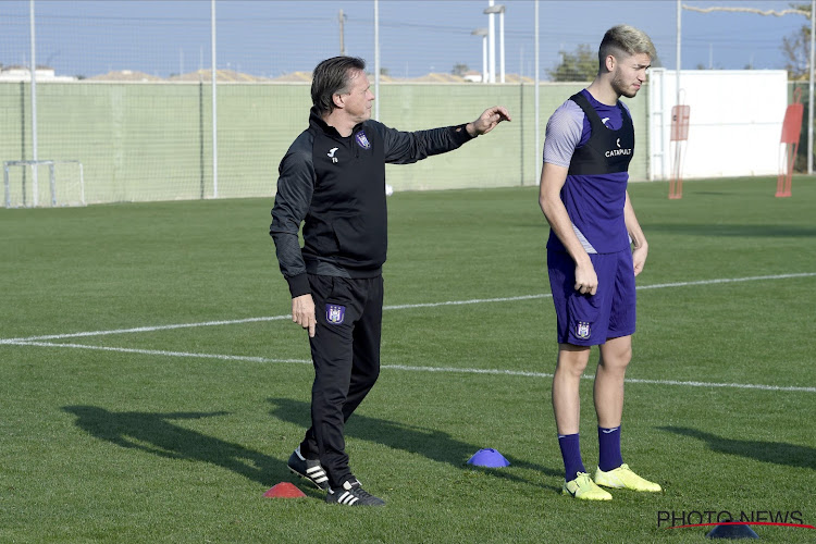 Vercauteren verwelkomt nieuwkomers op training, die fitte indruk geven