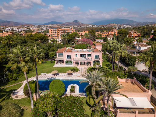 Villa with pool and terrace 1