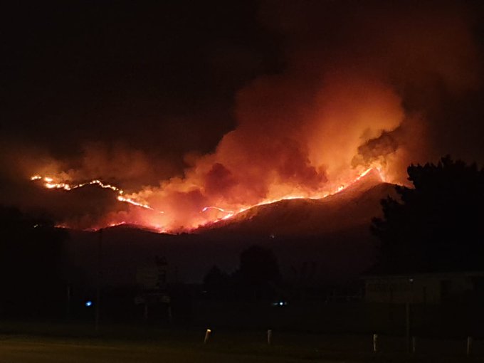 A fire raging between George and Oudtshoorn in the southern cape has killed eight people.