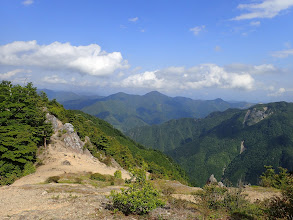 東尾根を下る