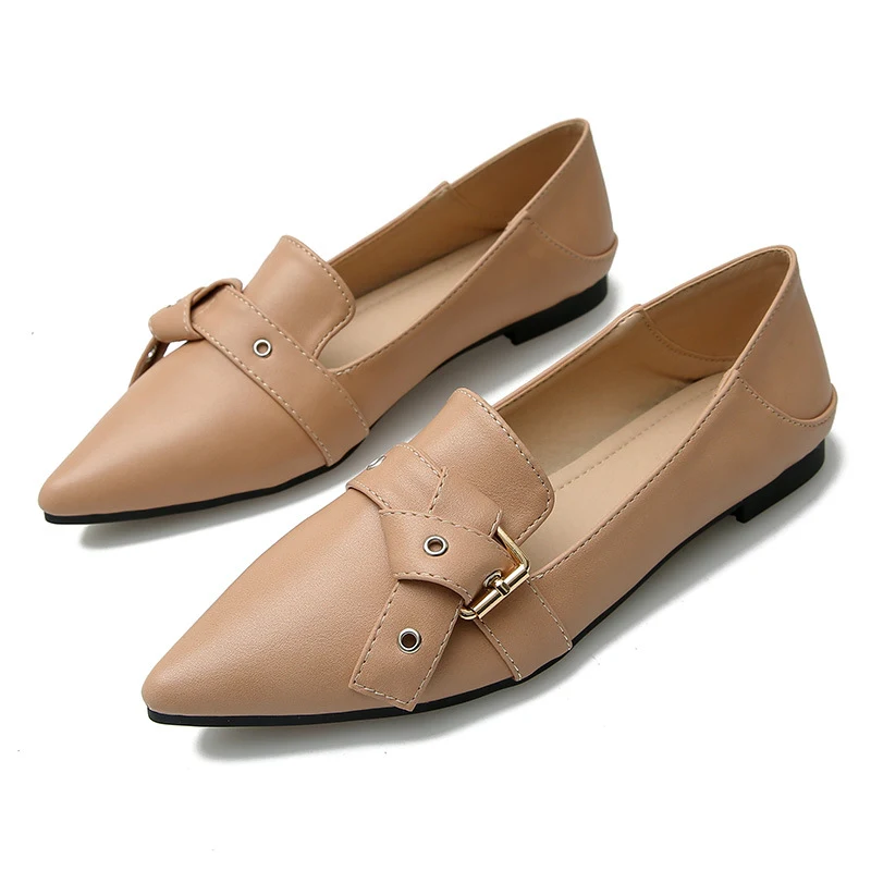 Mocassini piatti da donna con fibbia e punta, eleganti e comodi per un look quotidiano raffinato, perfetti per ogni occasione.