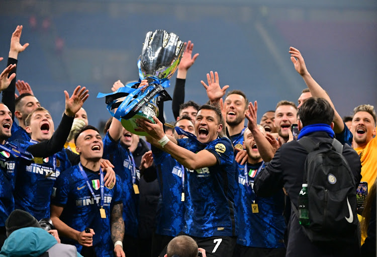 Inter Milan's Alexis Sanchez and teammates celebrate winning the Italian Super Cup against Juventus at San Siro, Milan on January 12, 2022